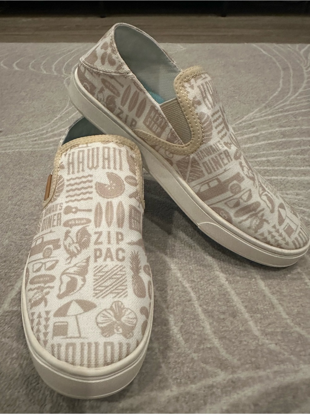 Olukai x Zippy’s Pehuea Pa’i Size 7.5